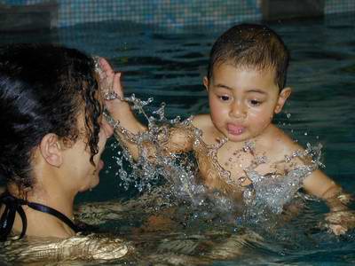 F�r Babies ein nat�rliches Element - das Wasser ...